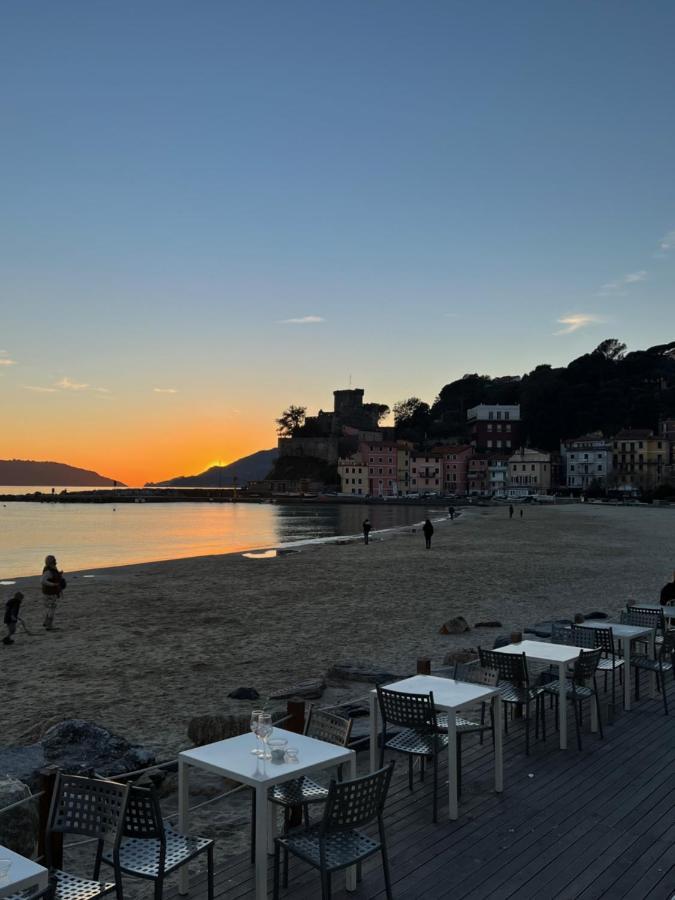 La Torretta A San Terenzo Hotel Lerici Bagian luar foto